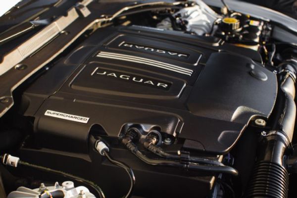 Jaguar XE  2017  Engine