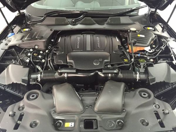 2015 - Jaguar XJ Engine