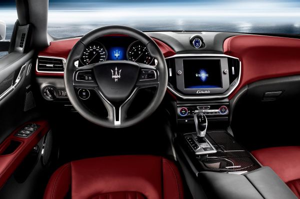 2017 - Maserati Levante Interior