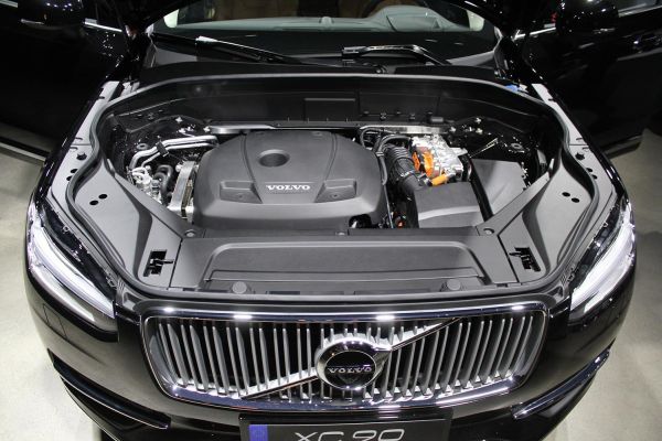Volvo XC90 T8 Engine - 2015 