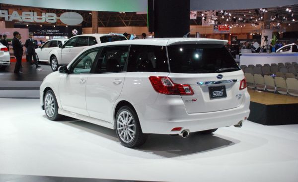 Subaru Exiga 2015  Side and Rear