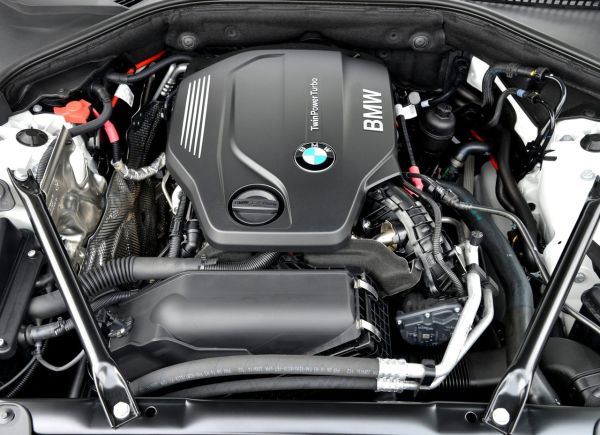 2015 BMW 520d Touring Engine