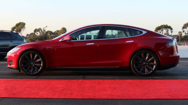 2015 Tesla Model S 60 Side View