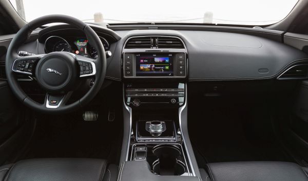 Jaguar XE  2017  Interior