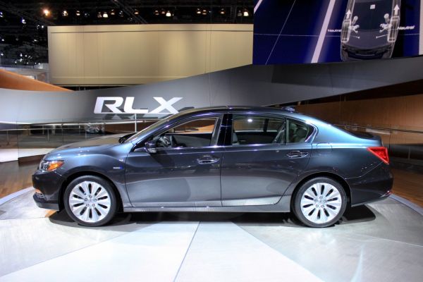 Acura RLX Sport Hybrid 2016 - Side View