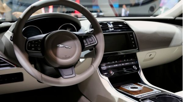 Jaguar XF 2017 - Interior