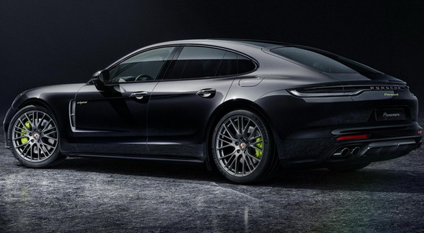 Porsche Panamera Platinum Edition New 2022 Porsche Panamera Platinum Edition side rear view