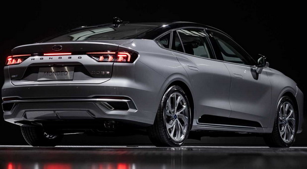 New 2022 Ford Mondeo rear side view New 2022 Ford Mondeo rear side view
