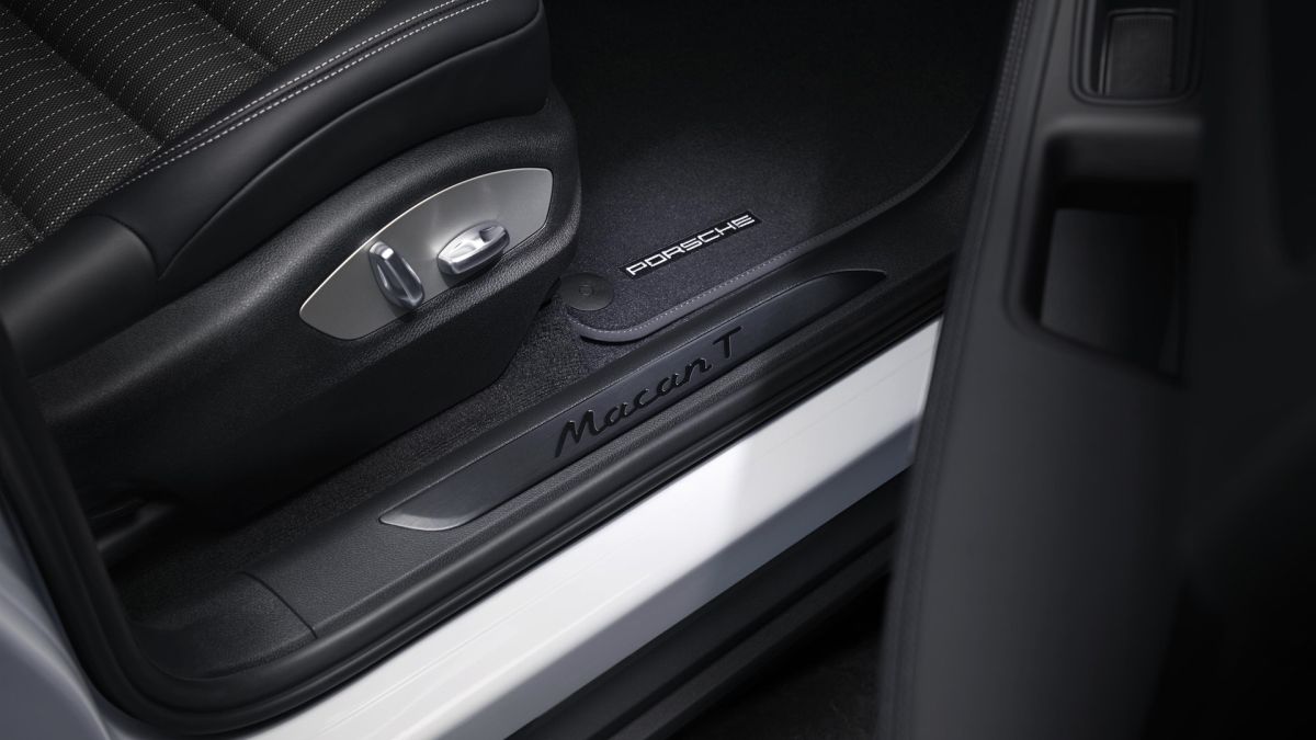 2023 Porsche Macan T Interior view 2023 Porsche Macan T Interior view