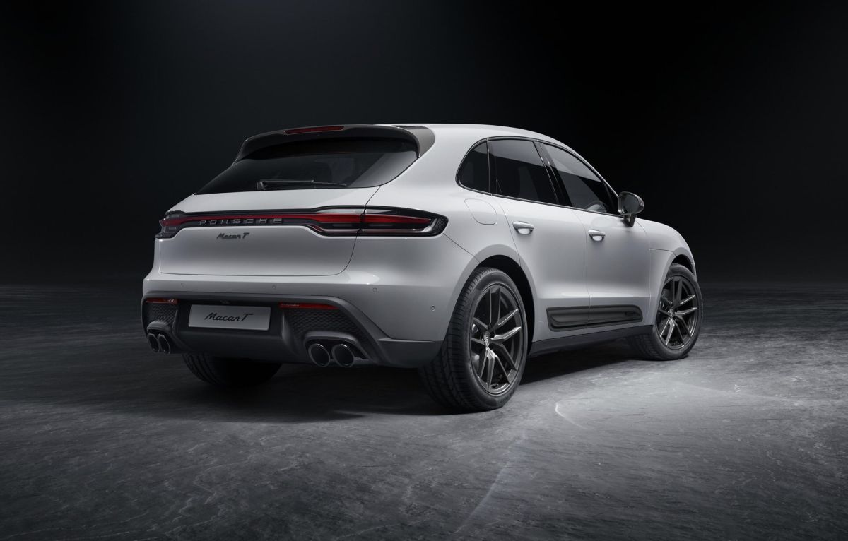 2023 Porsche Macan T rear side view 2023 Porsche Macan T rear side view