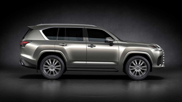 2022 Lexus LX 600 side view