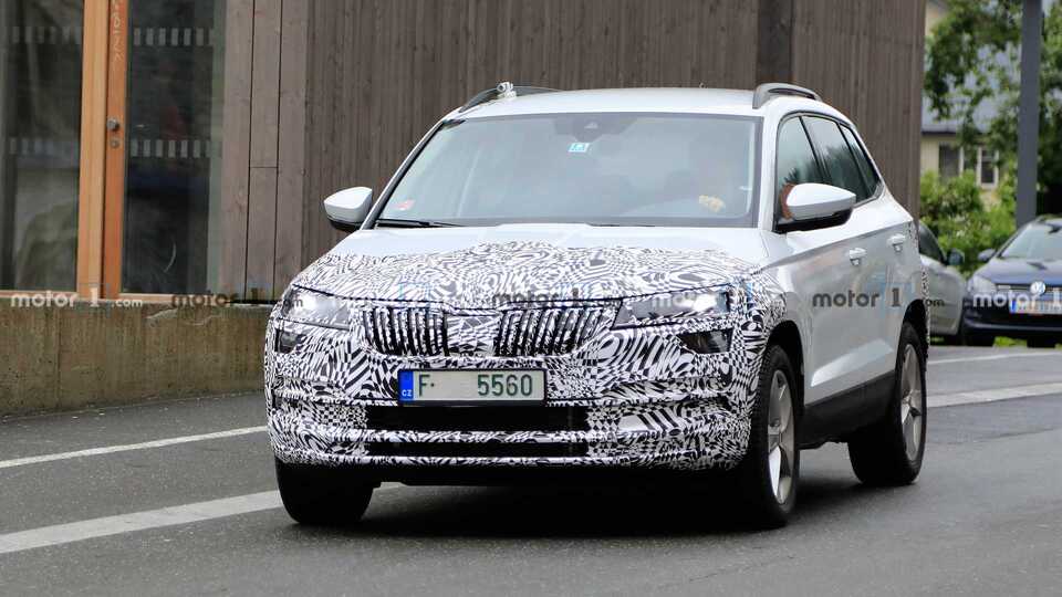 2022 skoda karoq suv front side view-spy-photo
