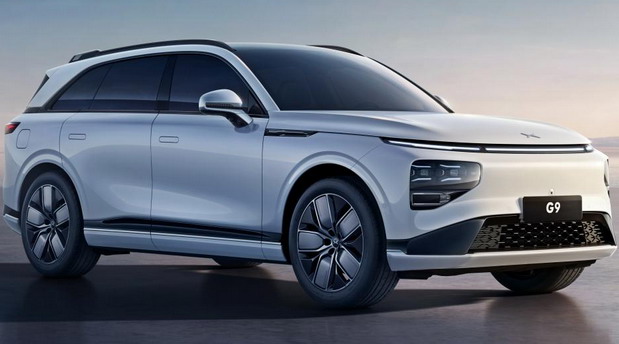 2022 XPeng G9 electric SUV front side view