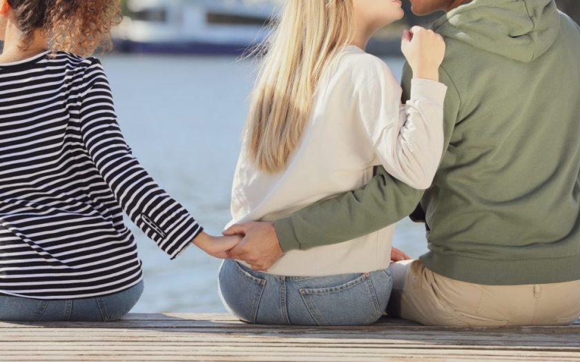 How to recognize that he loves another