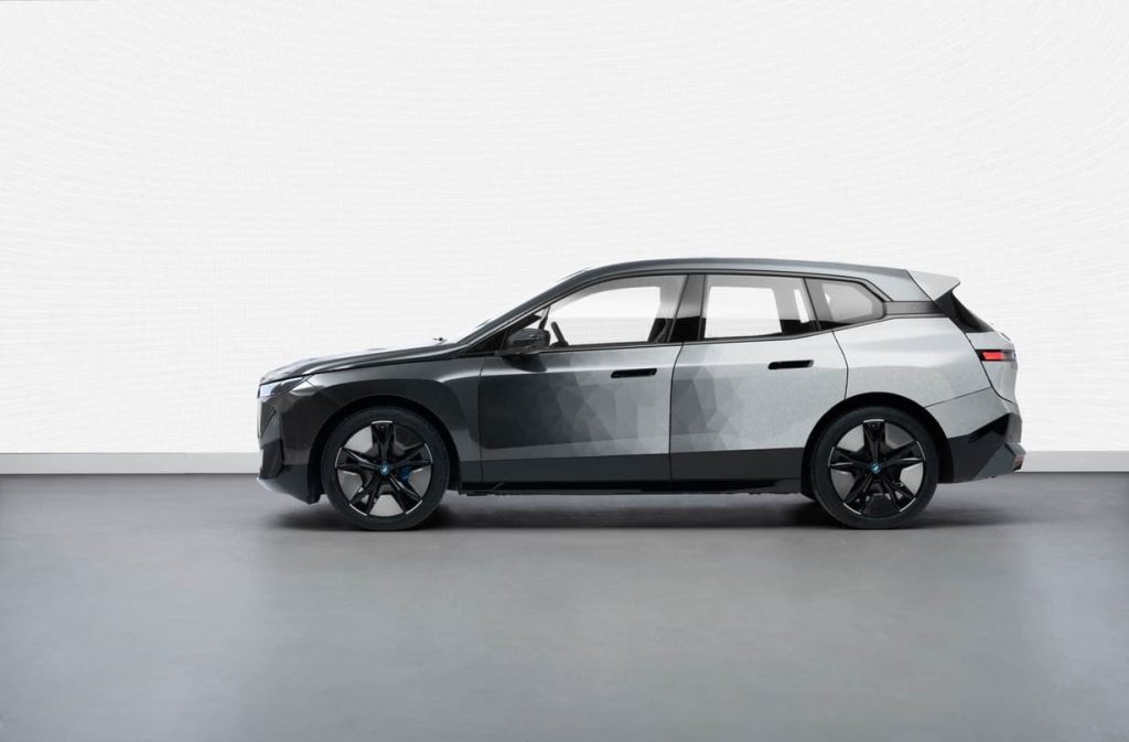 bmw demonstrates color-changing ix at ces side view