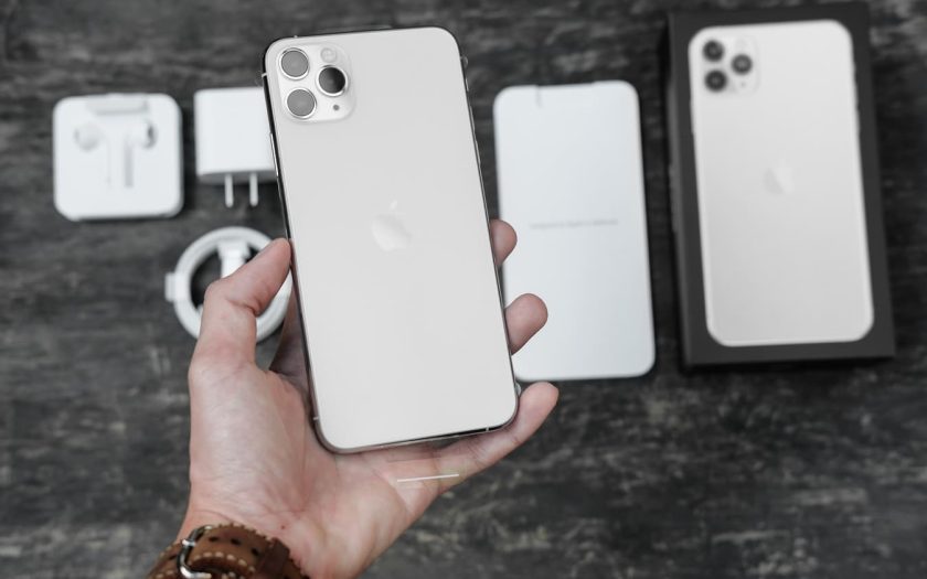 iPhone 11 Pro and iPhone 11 Pro Max silver and white
