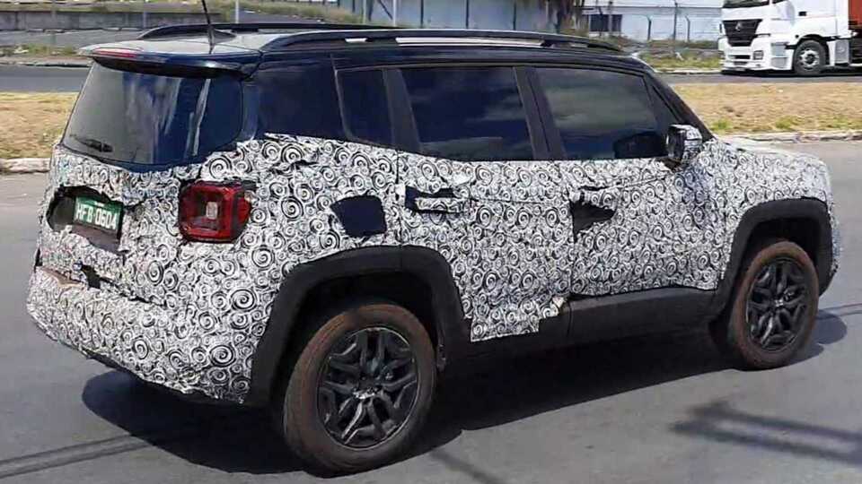 New 2023 Jeep Renegade rear side view spy shot