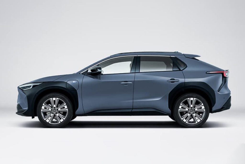 Electric Subaru Solterra SUV version for Europe Car market new electric 2023 subaru solterra suv europe version side view