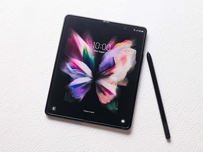 Galaxy Z fold 3 samsung-galaxy-z-fold-3-with-pen